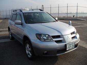 2003 Mitsubishi Airtrek Pictures