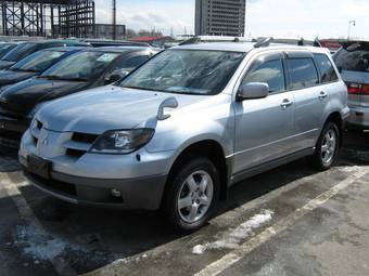 2003 Mitsubishi Airtrek Photos