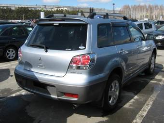 2003 Mitsubishi Airtrek Pictures