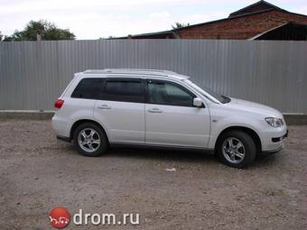 2003 Mitsubishi Airtrek Pictures