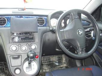 2003 Mitsubishi Airtrek Photos