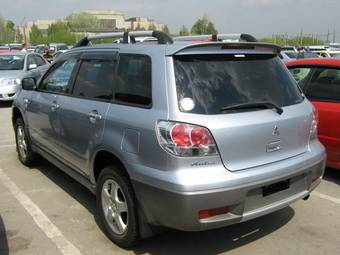 2003 Mitsubishi Airtrek Photos