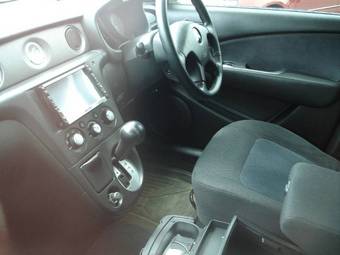 2003 Mitsubishi Airtrek Photos