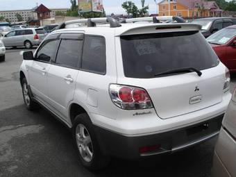 2003 Mitsubishi Airtrek Pictures