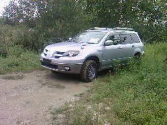 2003 Mitsubishi Airtrek Pictures