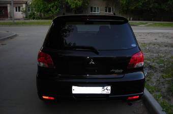 2003 Mitsubishi Airtrek Pictures
