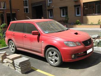 2003 Mitsubishi Airtrek Photos