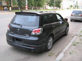 2003 Mitsubishi Airtrek Photos