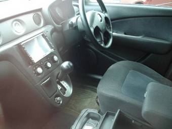 2003 Mitsubishi Airtrek Pictures