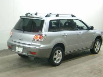 2003 Mitsubishi Airtrek Photos