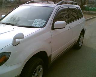 2003 Mitsubishi Airtrek Pictures