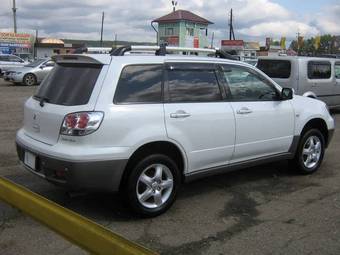 2003 Mitsubishi Airtrek Pictures