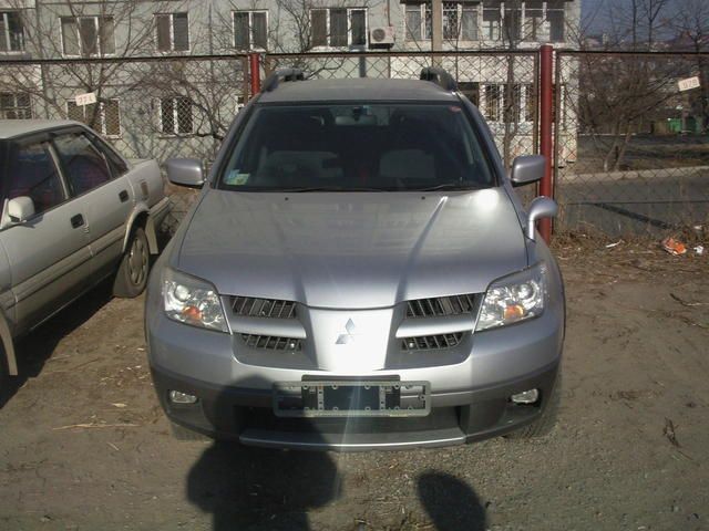 2004 Mitsubishi Airtrek