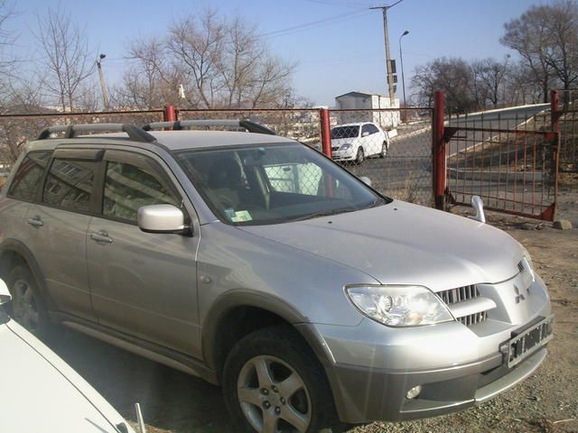 2004 Mitsubishi Airtrek