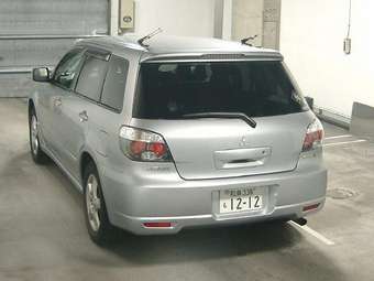 2004 Mitsubishi Airtrek Photos