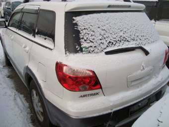 2004 Mitsubishi Airtrek Images