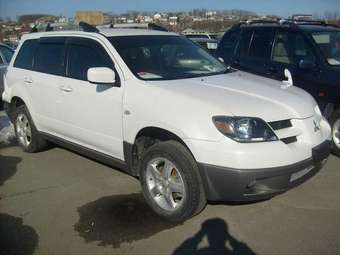 2004 Mitsubishi Airtrek Pictures