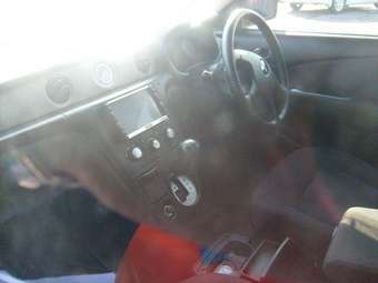 2004 Mitsubishi Airtrek Photos
