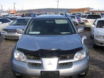 2004 Mitsubishi Airtrek Pics