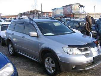 2004 Mitsubishi Airtrek Pictures