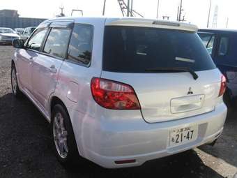 2004 Mitsubishi Airtrek Pictures
