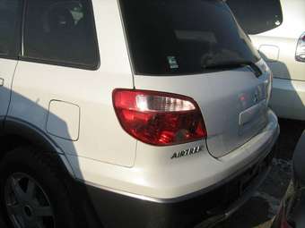 2004 Mitsubishi Airtrek Pictures