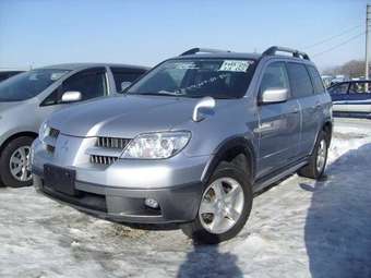 2004 Mitsubishi Airtrek Photos