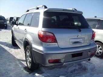 2004 Mitsubishi Airtrek Photos