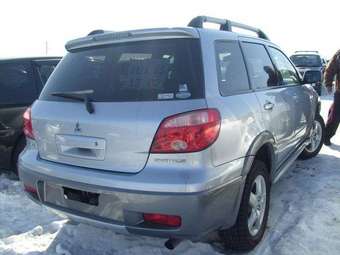 2004 Mitsubishi Airtrek Pictures