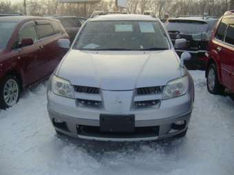 2004 Mitsubishi Airtrek Pictures