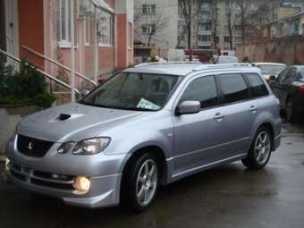 2004 Mitsubishi Airtrek Photos