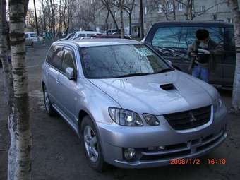 2004 Mitsubishi Airtrek Photos
