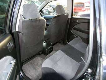 2004 Mitsubishi Airtrek Pictures