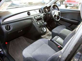 2004 Mitsubishi Airtrek Photos