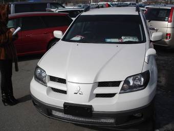 2004 Mitsubishi Airtrek Pictures