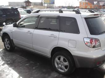 2004 Mitsubishi Airtrek Pictures