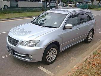 2004 Mitsubishi Airtrek Photos