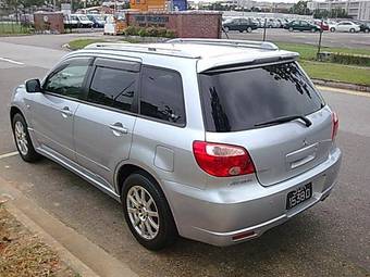 2004 Mitsubishi Airtrek Pictures