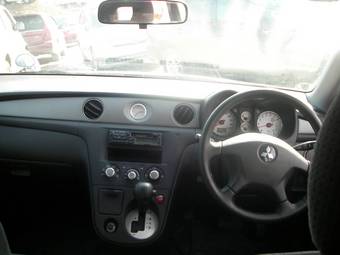 2004 Mitsubishi Airtrek Images