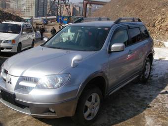 2004 Mitsubishi Airtrek Pictures