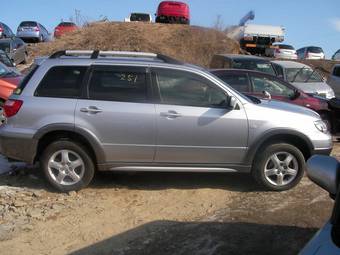 2004 Mitsubishi Airtrek Photos