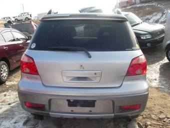 2004 Mitsubishi Airtrek Pictures