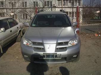 2004 Mitsubishi Airtrek Pictures