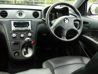 2004 Mitsubishi Airtrek Pictures