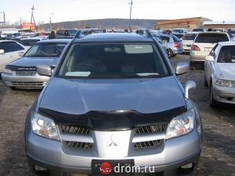 2004 Mitsubishi Airtrek Photos