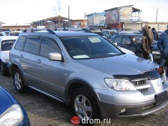2004 Mitsubishi Airtrek Pictures
