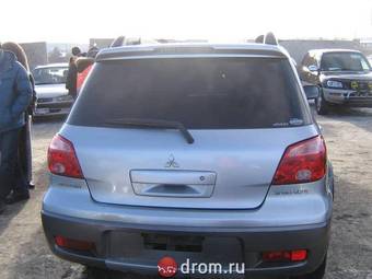 2004 Mitsubishi Airtrek Photos