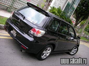 2004 Mitsubishi Airtrek Photos