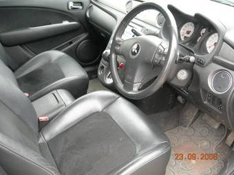 2004 Mitsubishi Airtrek Pictures