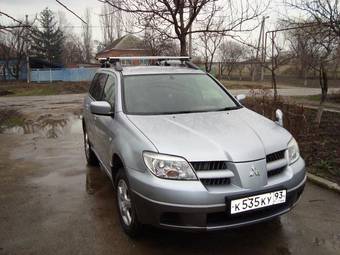 2004 Mitsubishi Airtrek Photos